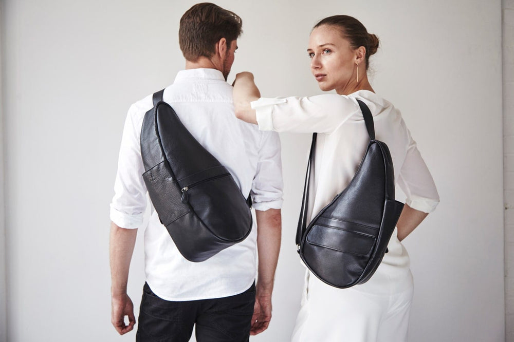 
            
                Laden Sie das Bild in den Galerie-Viewer, Healthy Back Bag - Leather Medium Black/Navy
            
        